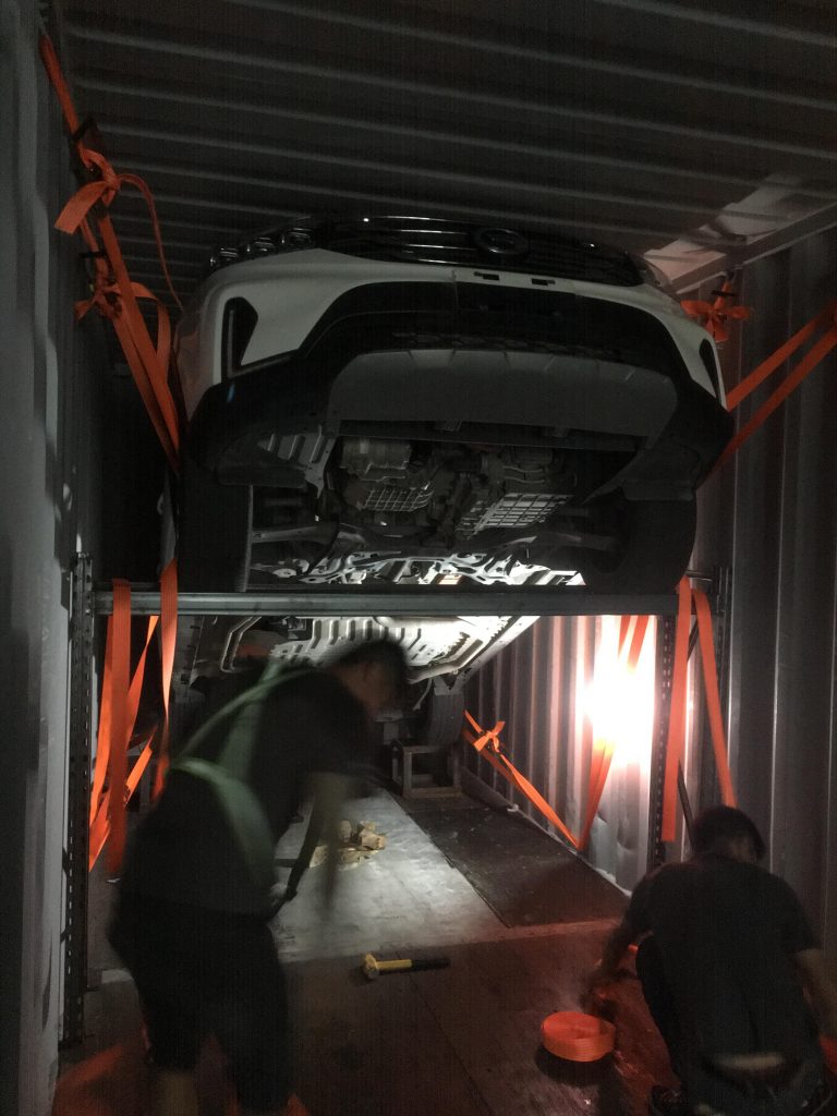廣州的轎車(chē)出口貨代：華南「車(chē)輪出海」的「隱形護(hù)航者」-鑫漢物流